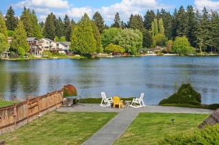 Lakefront cottage with AC - 3