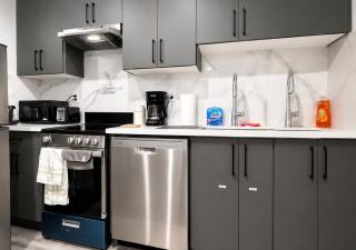 Private 1BR Suite Self Check-In 15 Min WEM - 8