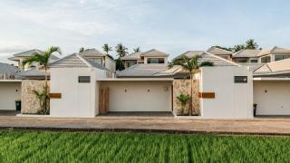 Designer Surf Villa - Minutes to Kedungu Beach - 4