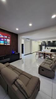 Greivin House - 4