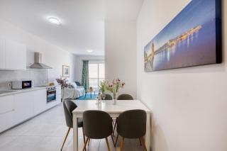 Gzira 2BR Apartment Steps to Seafront - 8