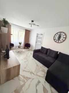 Crys Home - 8