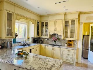 Grace Sweet Homes Kingsize Bedroom NOT A PRIVATE HOUSE - SHARED AMENITIES - 9