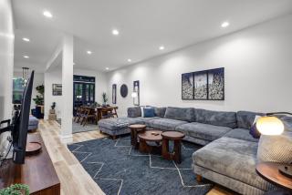 Hartford 5BR Family Home with Games BBQ Grill and Firepit - 1