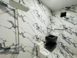 Deluxe 3 Bed House - 8