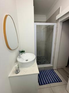 Secure Bryanston Apartment for Business & Leisure - 9