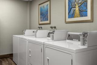 Hampton Inn & Suites Montreal-Dorval - 8