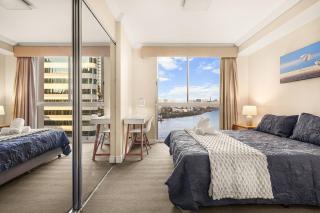 Waterfront CBD - Sleeps 6 & Baby - Parking & Sauna - 0
