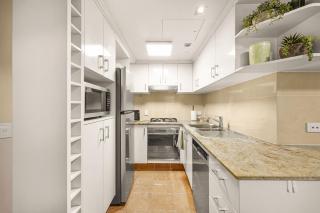 Waterfront CBD - Sleeps 6 & Baby - Parking & Sauna - 5