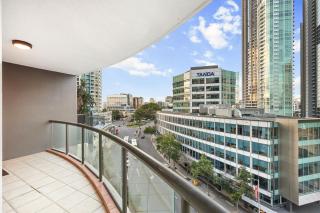 Waterfront CBD - Sleeps 6 & Baby - Parking & Sauna - 1