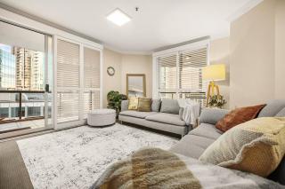 Waterfront CBD - Sleeps 6 & Baby - Parking & Sauna - 8