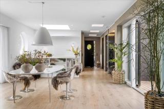 Spacious Architect-Designed Villa 2 Baths - 8