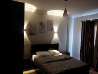 Sunny Lakes Resort 2-Bedroom Apartment with Pool & Mountain View - 5