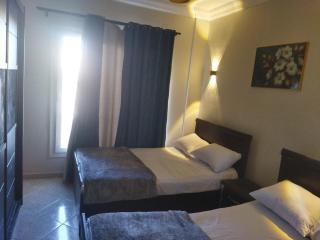 Sunny Lakes Resort 2-Bedroom Apartment with Pool & Mountain View - 3