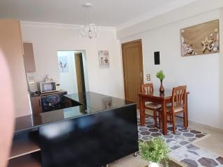 Sunny Lakes Resort 2-Bedroom Apartment with Pool & Mountain View - 2