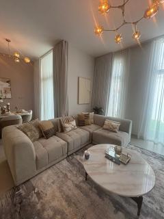 Luxury 3BR with Maid's room Villa in Damac Hills 2 - 0