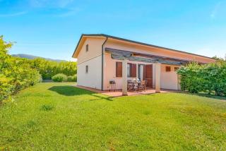 Sea Breeze House with Garden & Parking - 0