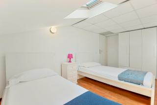 Sea Breeze House with Garden & Parking - 9