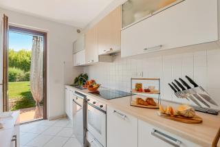 Sea Breeze House with Garden & Parking - 1