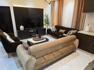 Warm Cocoon - Curated 1Bedroom apartment - Starlink - Gated - 3