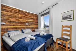 Astra Whale - Waterfront Boutique Hostel in Lofoten - 1
