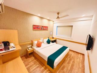 Mango Grove Hotel - 9