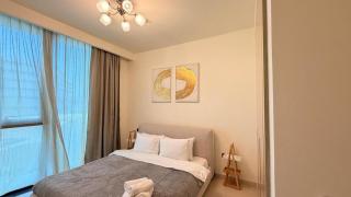 Spacious 1BR Apartment in Mina with Pool & Beach Access - 6