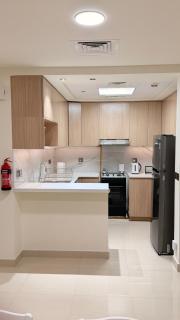 Spacious 1BR Apartment in Mina with Pool & Beach Access - 2