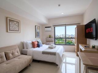 New Cozy STUDIO, walk to SM Mall, Pool, WiFi - 0