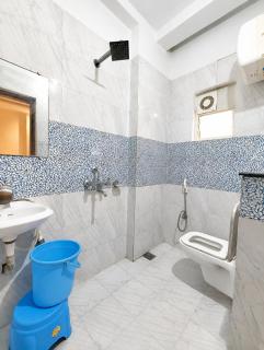 HOTEL NEW PREMIUM #HOME TOWN PURI - Near SWARGADWAR GOLDEN BEACH and Shree Jagannath Temple - Fully - Air - Conditioned-with-Lift-wifi - and Parking Facilities - Near Bengali Market with Prime Location - Best Hotel In Puri - 2