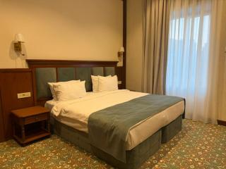 Midway Park Hotel - 0