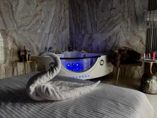 R U B I room by 50 shades - 8
