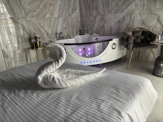R U B I room by 50 shades - 7