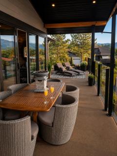 casa loma Okanagan Hideaway, Lake views & Outdoor Adventures - 8