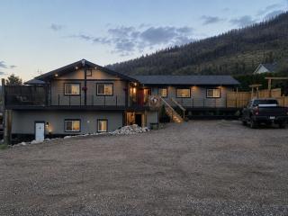 casa loma Okanagan Hideaway, Lake views & Outdoor Adventures - 5