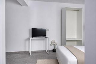 Paceville St Julians Studios King Bed WiFi by Beyond Air - 7