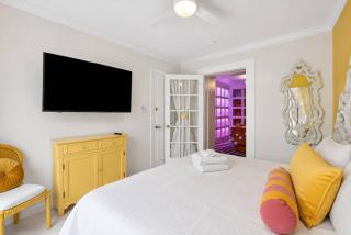 Cheeky RxR - Art Museum Loft with rooftop deck - 1