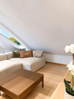 SV3G 3BR Villa with Patio - 1