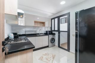Modern 2BR with WiFi AC Parking - 3