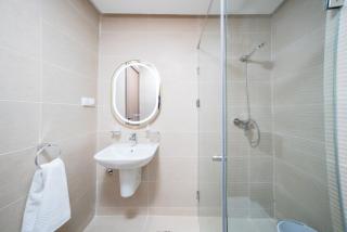 Modern 2BR with WiFi AC Parking - 1