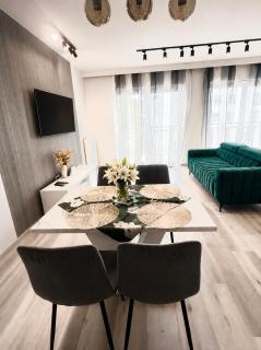 Luna River Residence with Netlfix, WiFi&parking - 0