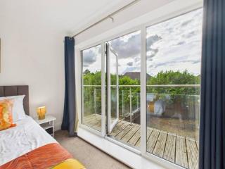 Saxon Home by Signature Stays - Pool & Gym Access - Parking - 7