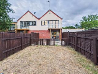 Saxon Home by Signature Stays - Pool & Gym Access - Parking - 6