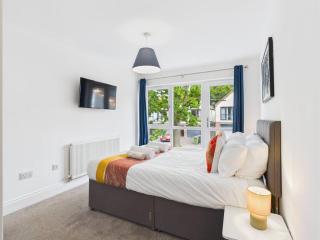 Saxon Home by Signature Stays - Pool & Gym Access - Parking - 5
