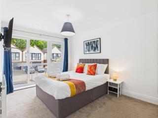 Saxon Home by Signature Stays - Pool & Gym Access - Parking - 2