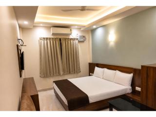 Hotel Shree Sankalp Palace Near Puri Sea Beach - Parking Facility - 7