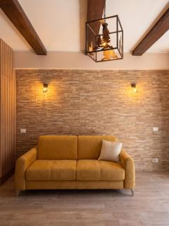 Yes I Know My Room - La Rua - 5