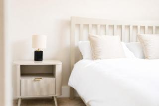 Cozy 2 BDR in Ardrossan - Sleeps 5 - Parking - 5