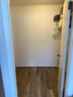 Walk to 2 metro's, furnished studio, private, parking, wifi. - 3