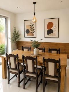 Modern Home - 15 Mins to City centre - 0